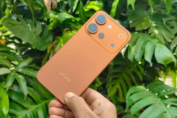 Vivo V80 Review: A 7,200mAh Battery and ZEISS Cameras Make This One to Watch